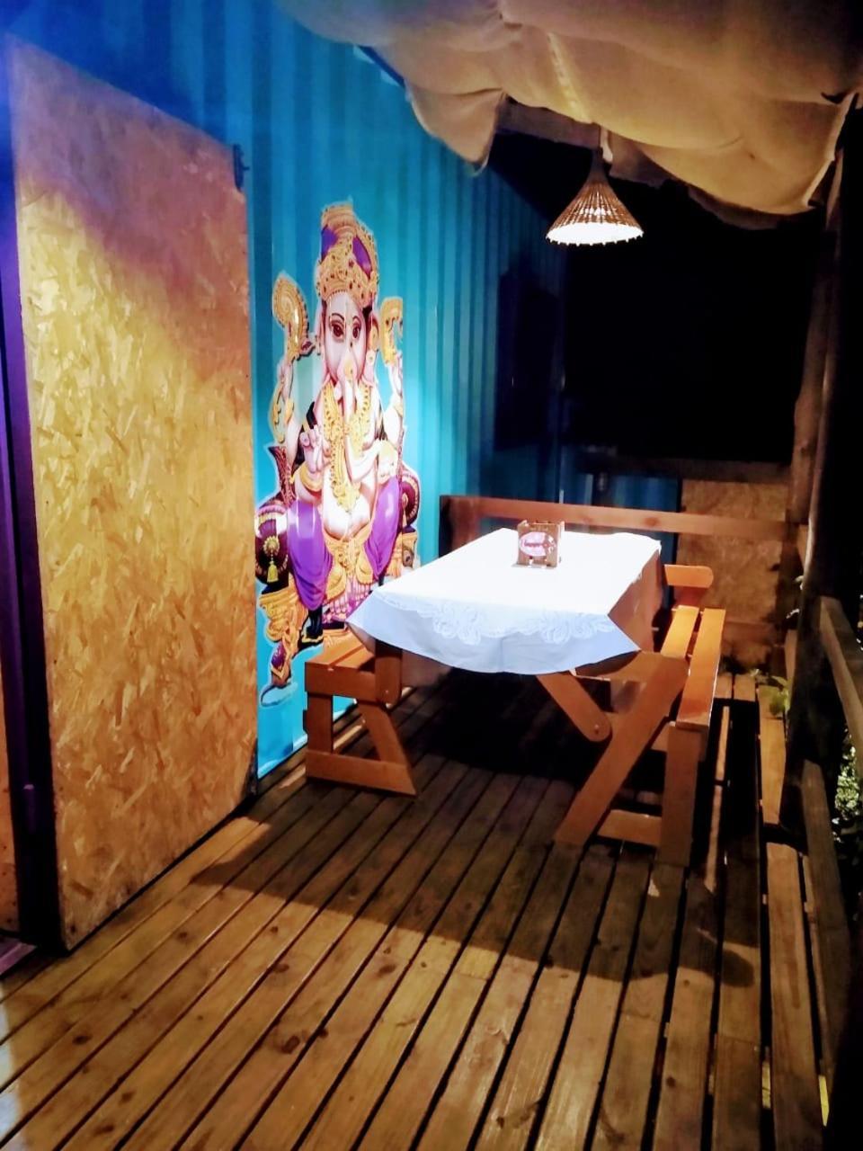 Hindu Box Containers E Cabanas Praia do Rosa Exterior foto